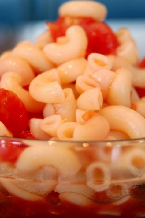 Mum's Macaroni and Stewed Tomatoes Macaroni And Stewed Tomatoes, Macaroni And Tomatoes, Pasta Sides, Stewed Tomatoes, Elbow Macaroni, Green And Red, Red Pepper, Red Peppers, Pork Chops