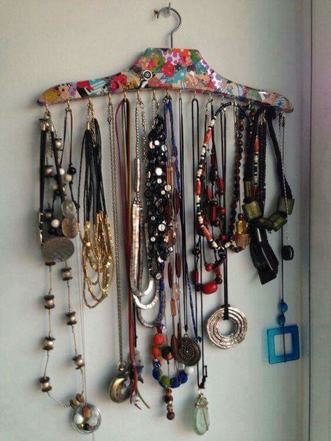 Multiple Necklaces, Zimmer Diy, Diy Montessori, Hiasan Bilik Tidur, Tree Collar, Diy Jewelry Display, Montessori Math, Jewelry Organizer Diy, Dreamy Room