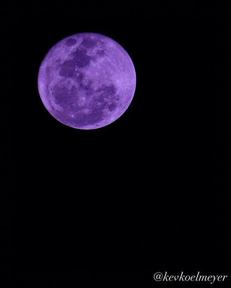 Happy Sunday 🌝💜 . .  Purple Moon, Purple Moon 🌝💜 .  #seeaustralia 🇦🇺 #australiagram  #myskynow  #australia_oz  #fotocatchers  #sky_marvels… Moon Purple Wallpaper, Purple Moon Background, Purple Moonlight, Violet Moon, Purple Sky With Moon, Moon In Purple Sky, Purple Moon, Reference Board, Moon Pictures