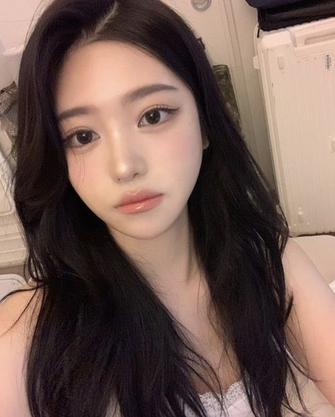 keemgahyun on Insta Uzzlang Makeup, Makeup Asia, Makeup Ulzzang, Asian Makeup Looks, Face Mask Aesthetic, Ulzzang Makeup, Beauty Routine Tips, Ethereal Makeup, Cute Makeup Looks