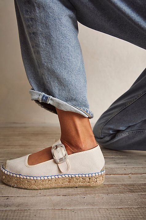 Flat Espadrilles Outfit, Espadrilles Outfit, Closed Toe Summer Shoes, Espadrille Sneakers, Chic Sandals, Chic Shoes, Womens Summer Shoes, French Women, Toe Shoes