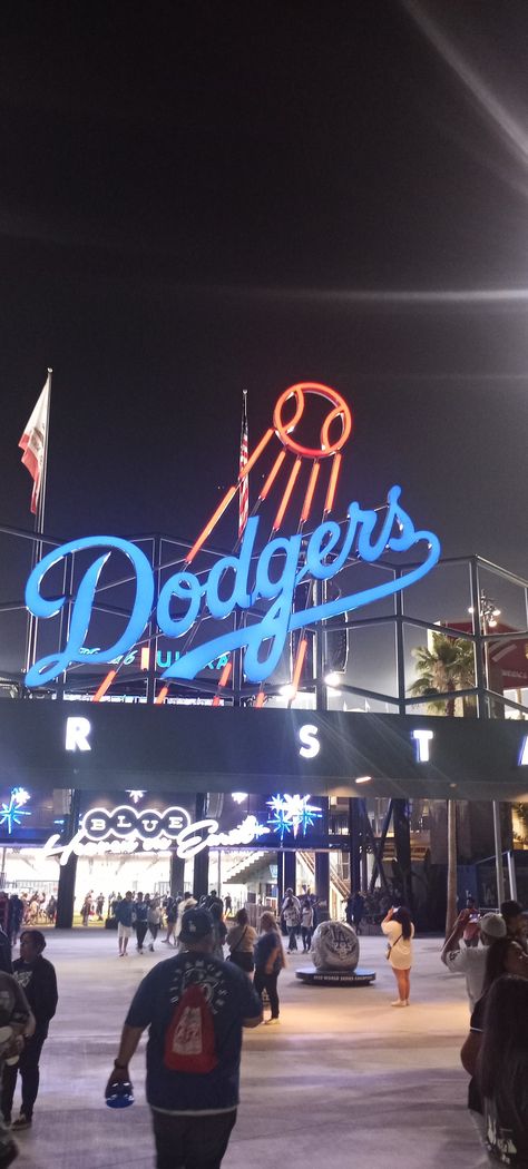 Dodgers Game Aesthetic, Dodger Stadium Wallpaper, Dodger Stadium Aesthetic, Los Angeles Dodgers Wallpapers, Dodger Wallpaper, Dodgers Aesthetic, Dodgers Wallpaper, Los Angeles Dodgers Stadium, Baseball Dodgers