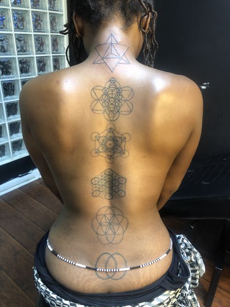 Divine Geometry Tattoo, Sacred Geometry Flower Tattoo, Kundalini Spine Tattoo, Spine Spiritual Tattoo, Sacred Geometry Spine Tattoo, Third Eye Tattoo Ideas Sacred Geometry, Spiritual Geometric Tattoos, Sacred Symbols Tattoo, Flower Of Life Back Tattoo