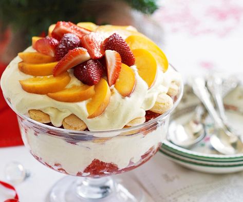 Australian Trifle Recipes, Summer Trifle, Christmas Trifle Recipes, Christmas Trifle, Trifle Recipes, Weekly Recipes, Retro Desserts, Christmas Summer, Trifle Desserts