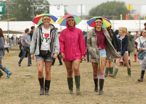 Five Tips to Survive a Rainy Festival | RaverRafting Festival Outfit Rain, Rainy Festival Outfit, Uk Festival Outfit, Festival Outfit Women, Uk Festival, Rain Outfit, Festival Photography, Festival Outfits Women, Festival Camping