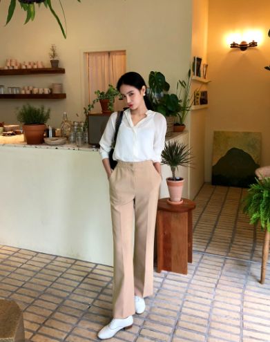 Smart Casual White Outfit, Smart Casual Women Korean, Korean Smart Casual Outfit, Korean Smart Casual, Smart Casual White, Seoul Summer, Lookbook Casual, Korean Fashion Work, Korean Pants