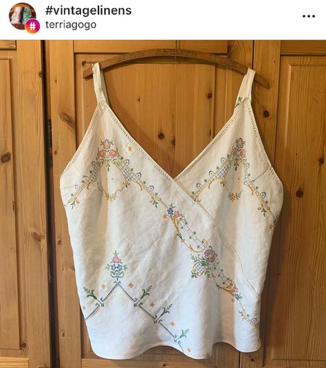 Dress From Vintage Tablecloth, Upcycle Vintage Hankies, Upcycle Embroidery Vintage Linen, Tablecloth Into Dress, Clothes From Vintage Linens, Tablecloth Repurpose Ideas, Old Tablecloth Ideas Upcycle, Upcycle Vintage Tablecloths, Clothes From Tablecloths