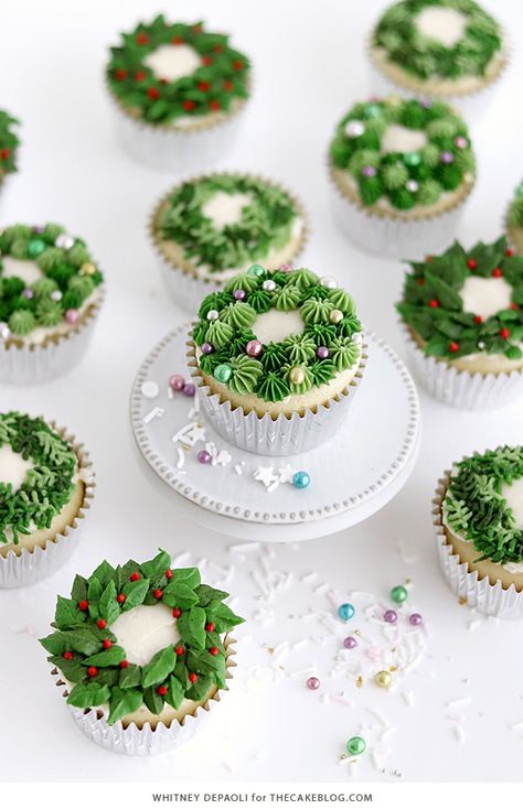 Christmas Wreath Cupcakes | by Whitney DePaoli for TheCakeBlog.com Wreath Cupcakes, Jul Kaka, Christmas Cupcakes Recipes, Christmas Cupcakes Decoration, Christmas Themed Cake, Best Christmas Desserts, Christmas Cake Designs, Christmas Cupcake, Holiday Cupcakes