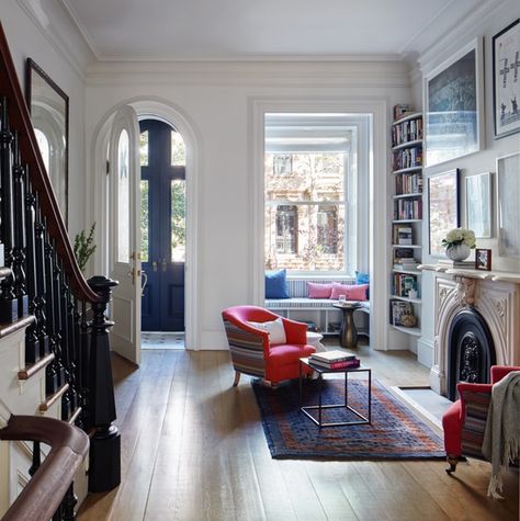 A House United: Reimagining a Brooklyn Brownstone: Remodelista Brownstone Interiors, Carroll Gardens Brooklyn, Brownstone Homes, New York Brownstone, Boston Apartment, Townhouse Interior, Brooklyn Brownstone, Casa Vintage, Ideas Hogar