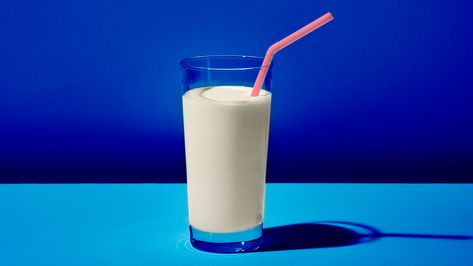 Drinking Milk Before Bed: How It Can Affect Sleep Quality Milk Before Bed, Diy Natural Detergent, Drinking Milk, Perfect Diet, Sleep Remedies, High Fat Diet, Warm Milk, Sleep Better, Before Bed