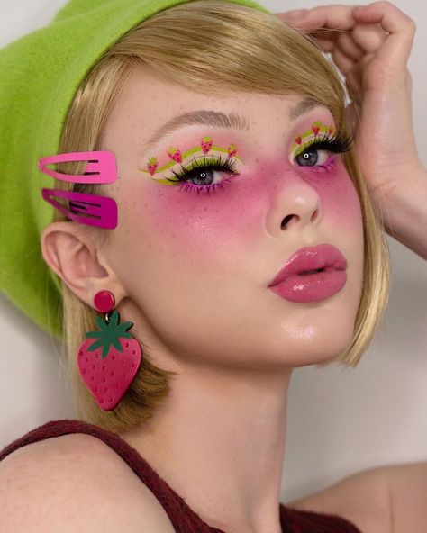 💕Lizzie💕 on Instagram: “Fruit inspired makeup 🍓🍓 This look was so fun to create in partnership with @milanicosmetics for their newest line, #FruitFetish…” Fruit Inspired Makeup, Fruit Makeup, Hippie Makeup, Becoming A Makeup Artist, Makeup Drawing, Summer Makeup Looks, Dope Makeup, Inspired Makeup, Edgy Makeup