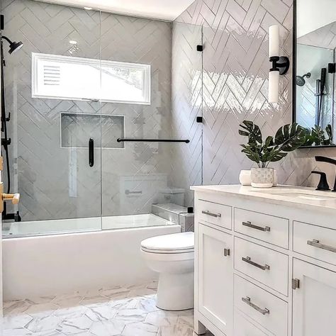 Shower Combo Ideas, Tub Shower Combo Remodel, Small Bathroom With Tub, Modern Bathroom Decor Ideas, Small Bathroom Ideas With Tub, Bathroom Ideas With Tub, Small Full Bathroom, Contemporary Bathroom Decor, Bathtub Shower Combo