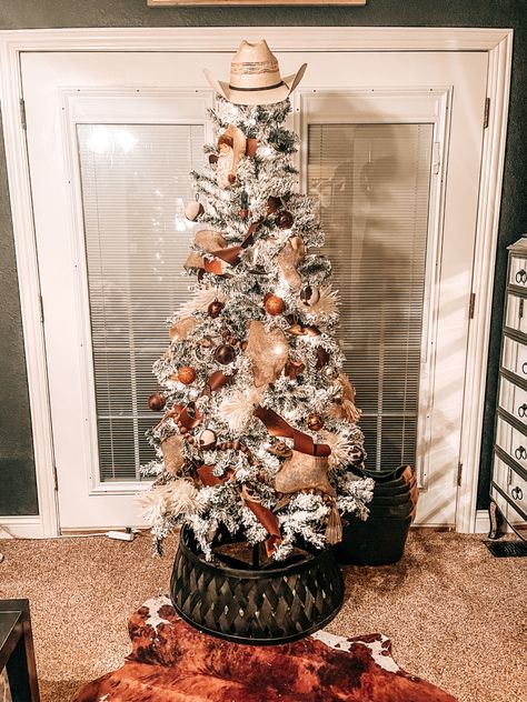 Western Flocked Christmas Tree, Cow Hide Christmas Tree, Hobo Christmas Decor, Diy Tall Christmas Tree, Rustic Western Christmas Decor, Boho Country Christmas Decor, Western Christmas Tree Topper, Christmas Trees With Feathers, Christmas Western Decor