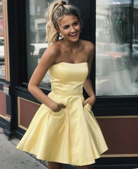 Yellow Short Hoco Dress, Basic Prom Dresses Short, Hoco Dresses Yellow Short, Semi Formal Dresses Yellow, Graduation Dress Outfit Ideas, Yellow Hoco Dress Short, Light Yellow Hoco Dress, Grade 8 Grad Dresses Short, Yellow Dress Formal