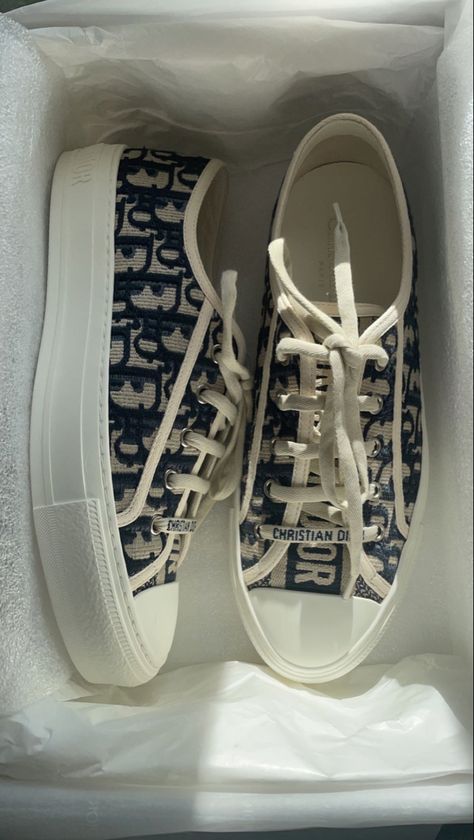 #dior #fashion #fashionista #fashioninspirations #sneaker #summershoes #europeansummer #outfits Dior Walk N Dior Sneakers, Dior Sneakers Outfit, Walk N Dior Sneakers, Dior Store, Christian Dior Shoes, Dior Girl, Dior Sneakers, Trendy Shoes Sneakers, Pretty Shoes Sneakers