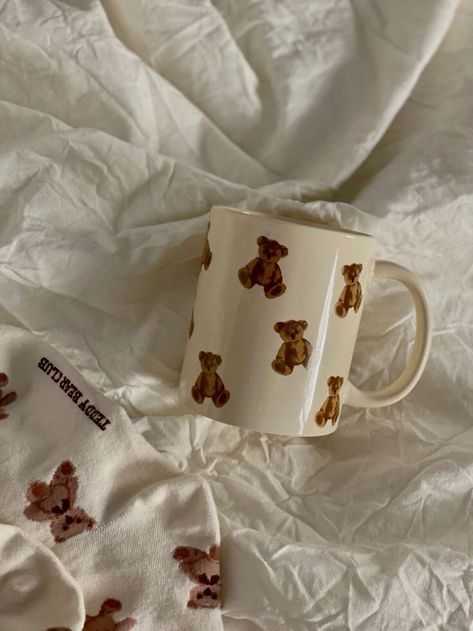 Aesthetic Mugs Coffee, Bear Cup, Pretty Mugs, Pottery Crafts, Cute Cups, Vintage Cartoon, Cute Mugs, Pottery Painting, Novelty Gifts