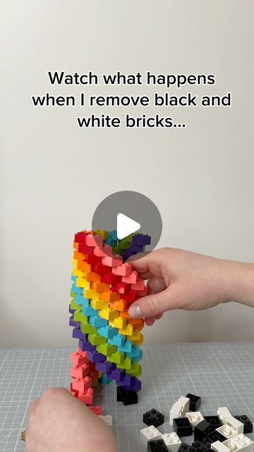 Simple Lego Ideas To Build, Practical Lego Ideas, How To Make A Lego House, Cool Things To Make With Legos, Easy Things To Make Out Of Legos, Leftover Lego Ideas, Lego Wall Art Diy, Lego Tower Ideas, Lego Ship Instructions