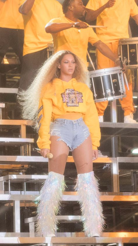 Beyonce Coachella Outfit, Hbcu Band, Beyonce Halloween Costume, Hbcu Life, Beyonce Costume, Beyonce Birthday, Beyonce Party, Yellow Aesthetics, Beyonce Dress