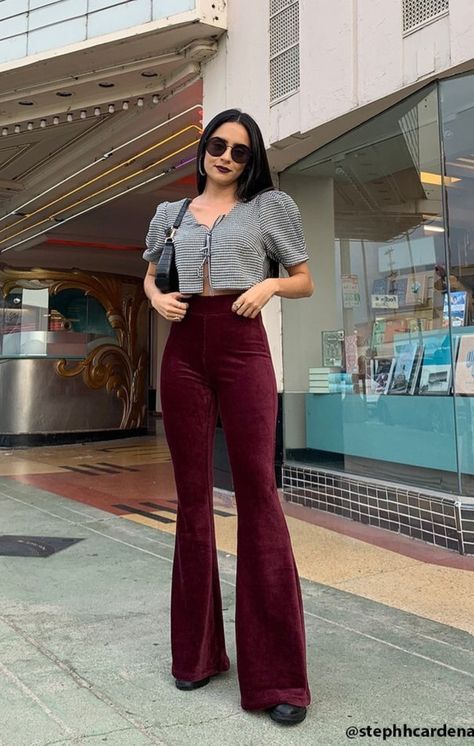 70s Inspired Fashion, Elegante Casual, Velvet Pants, Looks Chic, Mode Inspiration, 70s Fashion, Outfits Casuales, High Waisted Pants, Aesthetic Clothes