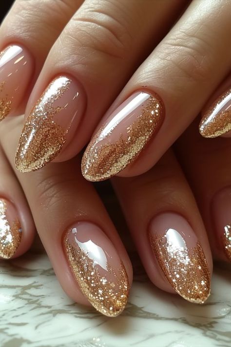 Nail Art In Golden Color, Half Gold Nails, Shining Nails Glitter, Nails Beige And Gold, Nails 2024 Wedding, Golden Summer Nails, Gold Pattern Nails, Golden Gel Nails, Elegant Nails With Gold