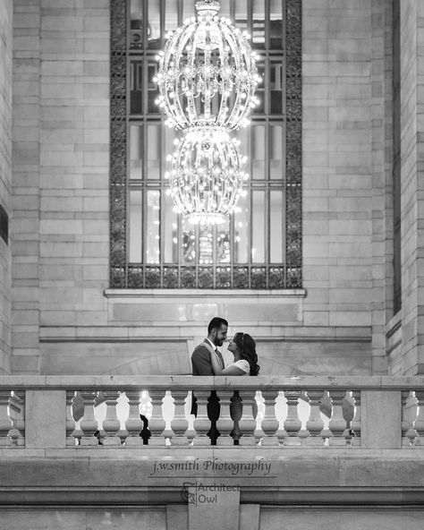 Pre- Wedding Engagement shoot in the worlds biggest train station, Grand Central Terminal! The chandeliers add to this couples romantic shot!   JWSmith Photography/Architect OWL Grand Central Terminal Photoshoot, Grand Central Station Photoshoot, Grand Central Engagement Photos, Union Station Engagement Photos, Grand Central Station Engagement Photos, Photoshoot Backgrounds, Central Park Couple Photoshoot, Grand Central Wedding Photos, Couple Photoshoot Central Park