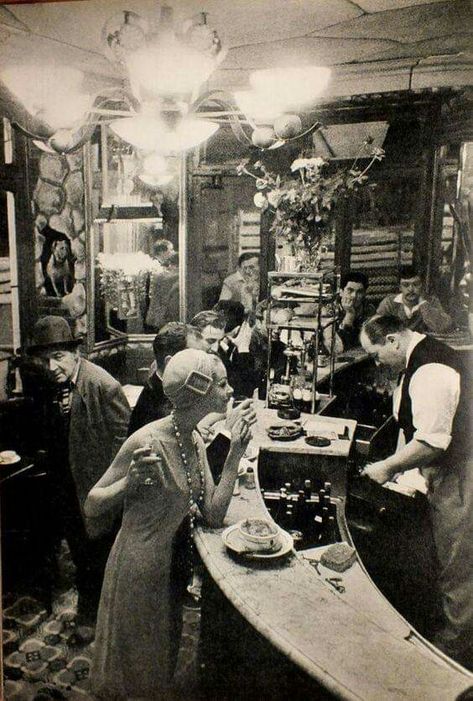 Nyc 1920s Aesthetic, Roaring 20s Photography, Vintage Brothel Aesthetic, Les Halles Paris, Frank Horvat, 1920s Aesthetic, Cafe Society, Old Paris, Paris Vintage