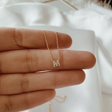 Jewelry Necklace Simple, Rose Gold Circle, Neck Pieces Jewelry, Fancy Jewelry Necklace, Pretty Jewelry Necklaces, Modern Gold Jewelry, Necklace Initial, Gold Rings Fashion, Gold Ring Designs