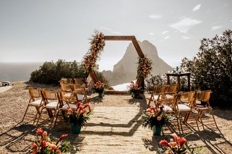 If you are looking at planning a destination wedding and wish to tie the knot abroad, we have collated the best places to get married […] The post The Best Places to Get Married Abroad appeared first on Wedinspire. Small Wedding Abroad, Best Places For Destination Wedding, Wedding Venue Spain, Destination Wedding On A Budget, Weddings Abroad Ideas, Abroad Wedding Ideas, Wedding Abroad Ideas, International Elopement, When To Get Married