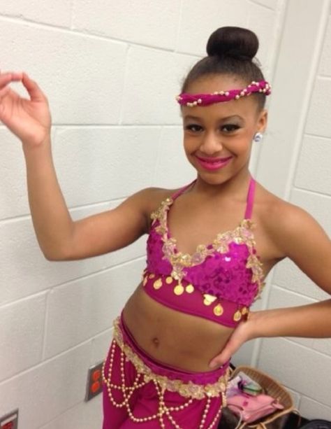 Nia Sioux Frazier, Dance Moms Group Dances, Nia Frazier, Dance Moms Season, Nia Sioux, Dance Moms Costumes, Dance Moms Cast, Mom Costumes, Dance Moms Pictures