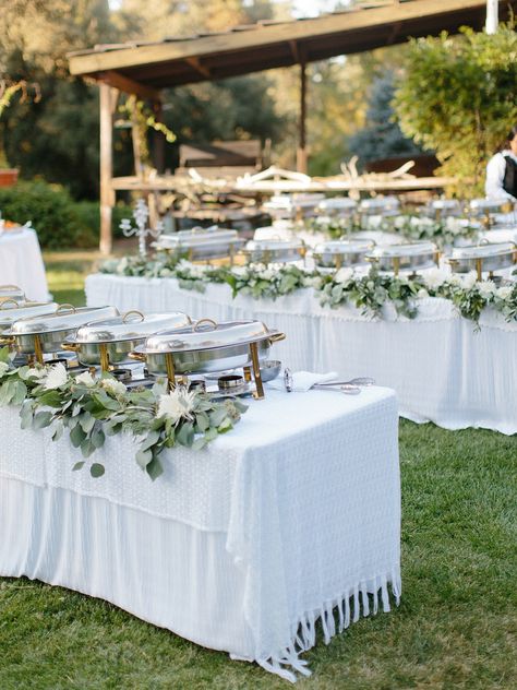 make your wedding buffet feel less like a cafeteria with a little extra floral garlands draped on the tables Wedding Buffet Table, Food Table Decorations, Wedding Food Table, Reception Buffet, Buffet Wedding Reception, Decoration Buffet, Buffet Table Decor, Buffet Decor, Food Wedding