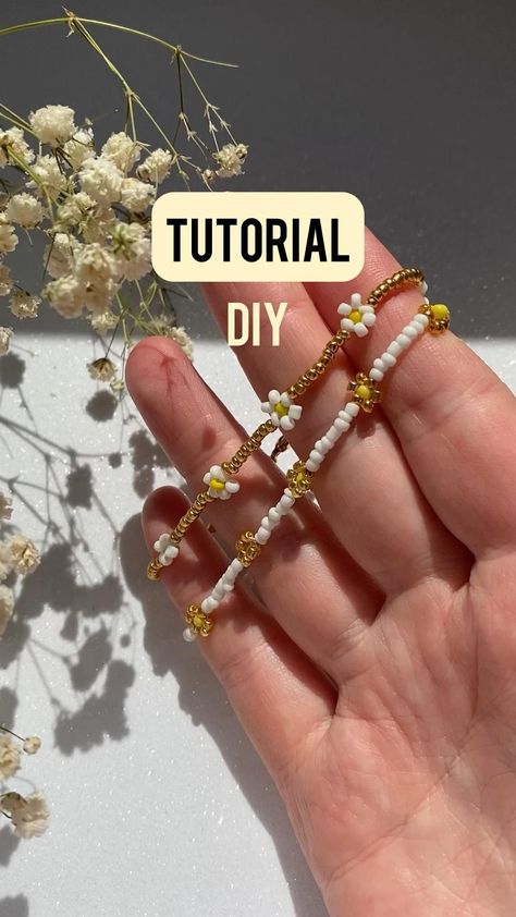 How one can make a easy bracelet with beaded daisies? Tutorial #beading #beadedbracelet #diybracelet Check more at https://howcandothis.com/diyideas/how-one-can-make-a-easy-bracelet-with-beaded-daisies-tutorial-beading-beadedbracelet-diybracelet/ Flower Bracelet Diy, Bracelet Making Tutorial, Handmade Bracelets Tutorial, Easy Bracelet, Seed Bead Bracelets Tutorials, Tiny Bead Bracelet, Making Jewelry For Beginners, Diy Jewelry Making Tutorials, Ankle Bracelets Diy