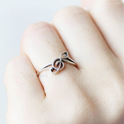 Treble Clef Ring in sterling silver by laonato on Etsy Treble Clef Ring, Music Rings, Etsy Stuff, Sparkly Jewelry, Treble Clef, Ring Ring, Girls Best Friend, Jewelry Ideas, Heart Ring