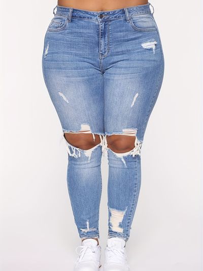 Plus Size Ripped Jeans Outfit, Ripped Jeans Outfit Casual, Plus Size Ripped Jeans, Plus Size Casual Dresses, Ripped Denim Jeans, Ripped Women, Style Bleu, Ripped Jeans Outfit, Womens Ripped Jeans