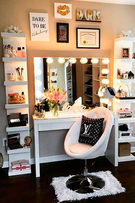 Every lady needs a corner in her home where she can beautify and relax at the same time. We have selected the best-looking and most convenient makeup vanity table designs to give you some inspiration for the next time you redecorate! Vanity Table With Lights, Reka Bentuk Bilik Tidur, Hiasan Bilik Tidur, Makeup Table Vanity, Teen Girl Bedroom, Vanity Room, Makeup Rooms, Viria