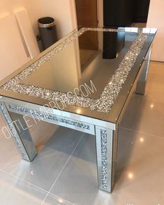 Sparkly Furniture, Mirror Furniture Living Room, Mirror Table Decor, Crystal Dining Table, Bling Furniture, Mirrored Dining Table, Diy Mirrored Furniture, Diamond Furniture, Mirrored Furniture Decor