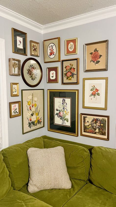 Vintage Floral Art Wall, Vintage Wall Art Inspiration, Modern Chic Wall Decor, Cottage Gallery Wall Ideas, Floral Wall Decor Living Room, 70s Inspired Gallery Wall, Boho Vintage Wall Decor, Home Wall Gallery Ideas, Accent Wall For Pictures