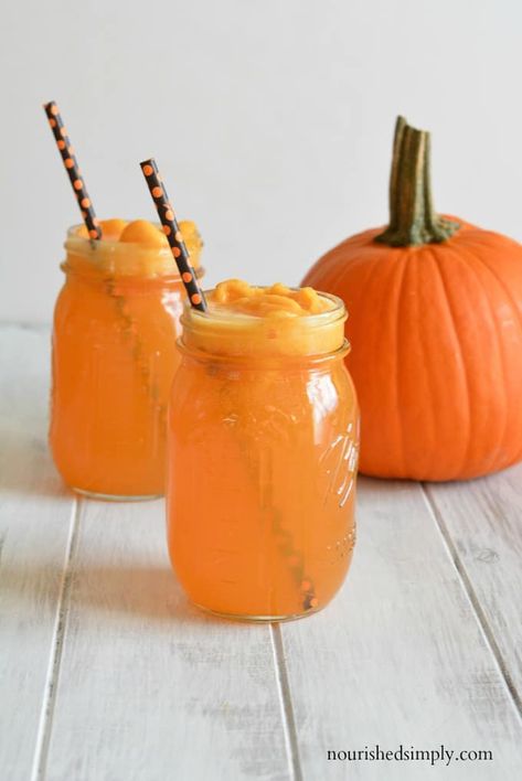 Halloween Drinks Kid Friendly, Punch Halloween, Halloween Punch Recipes, Fall Drink Recipes, Orange Punch, Halloween Party Drinks, Non Alcoholic Punch, Kids Halloween Food, Hocus Pocus Party