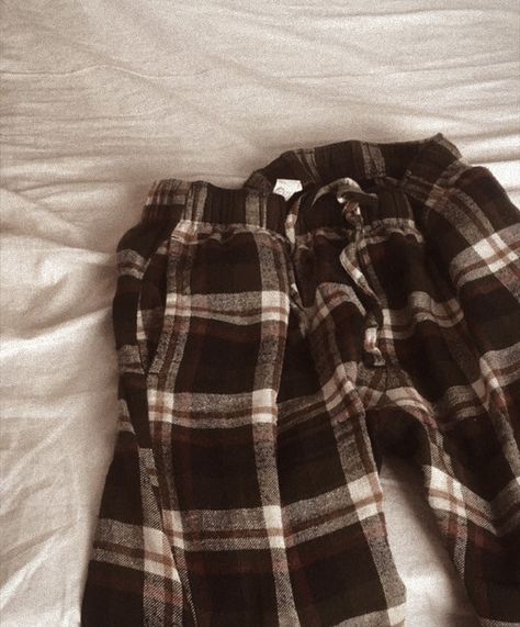 Flannel Pjs Aesthetic, Brown Pjs, Grunge Pjs, Fall Pjs, Flannel Aesthetic, Dr Aesthetic, Winter Pjs, Fall Grunge, Pajamas Aesthetic