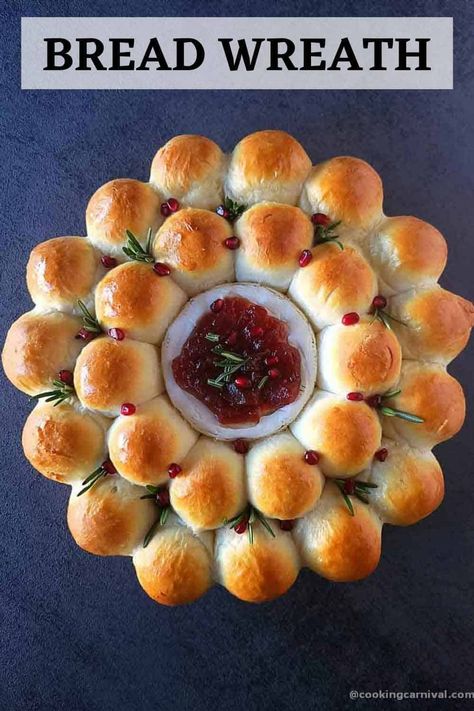 Wreath Bread, Baked Brie Cheese, Festive Bread, Bread Wreath, Brie Cranberry, Baked Brie Recipes, Brie Appetizer, Dinner Buffet, Brie Recipes