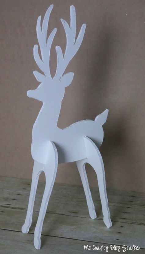 Make a 3D Reindeer decoration to add to your holiday decor. This standing deer is super cute and the perfect DIY Christmas Craft. Diy Christmas Reindeer, 3d Reindeer, Christmas Reindeer Decorations, Reindeer Decorations, Easy Christmas Decorations, Holiday Wrapping Paper, Diy Christmas Decorations Easy, Handmade Christmas Decorations, Reindeer Christmas