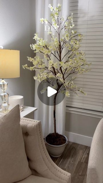 Rocio Ruiz on Instagram: "Indoor Tree DIY 🪴arbol artificial DIY" Artificial Trees Indoor Decor Diy, Diy Fake Tree, Artificial Trees Indoor Decor, Fake Tree Diy, Diy Cherry Blossom Tree, Diy Artificial Tree, Fake Indoor Trees, Livibg Room, Diy Trees