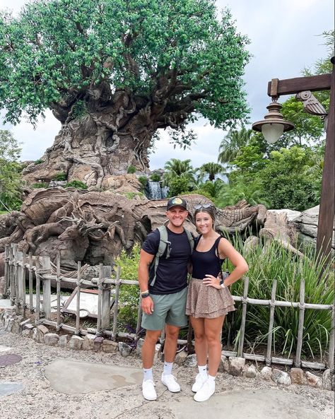 Animal Kingdom Outfit Woman, Disneyland Couples Pictures, Disney World Outfits Summer, Florida Vacation Outfits, Animal Kingdom Outfit, Magic Kingdom Outfit, Disney Family Outfits, Disney World Animal Kingdom, Disney Park Outfit