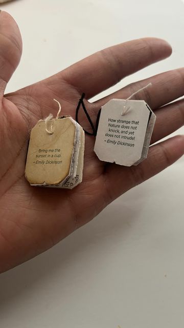 Tea Bag Quotes Tags, Tea Bag Ideas, Tea Bag Diy, Tea Bags Art, Journal Junk Ideas, Junk Journal Quotes, Diy Quotes On Paper, Paper Bag Journal, Tea Bag Quotes