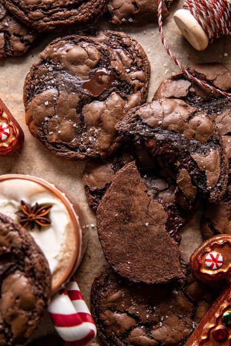 Vanilla Hot Chocolate Molten Cookies: Tastes like your favorite mug of creamy vanilla hot chocolate...perfect to bake, share, and gift! Molten Cookies, Vanilla Hot Chocolate, Cookies 2023, Cookies And Candy, Half Baked Harvest Recipes, Xmas Recipes, Hot Cocoa Cookies, Aesthetic Foods, Cookie Boxes