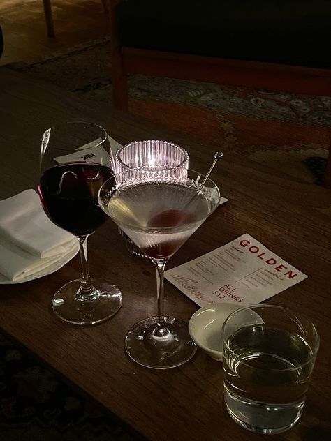 Terrence Loves You, Glasses Of Wine, Jazz Bar, Pretty Drinks, Jazz Club, Foto Ideas Instagram, Dark Aesthetic, Mood Boards, No. 2