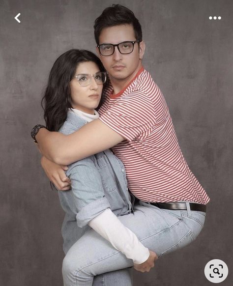 Couple Poses Reference Funny, Funny Calander Photoshoot Ideas, Funny 90s Pictures, Couple Pose Photo Reference, Funny Partner Poses, Awkward Couple Photos 80s, Akward Christmas Pictures, Awkward Funny Pictures, 80s Portraits Funny