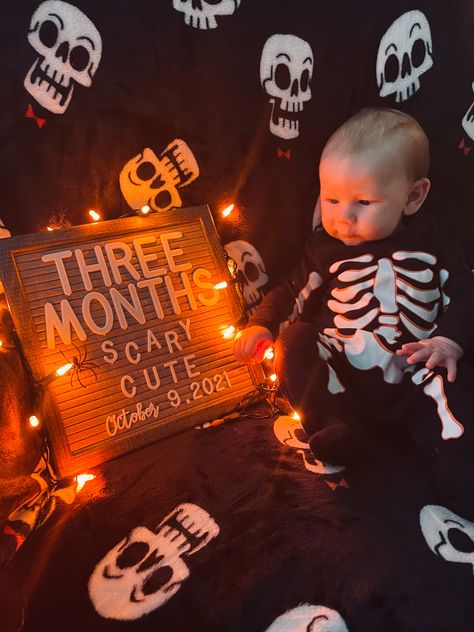 Infant Photoshoot Ideas Halloween, 3 Month Halloween Photoshoot, 1 Month Halloween Photoshoot, 4 Month Old Halloween Pictures, 4 Month Halloween Pictures, 3 Month Halloween Pictures, Diy Newborn Halloween Photos, One Month Old Halloween Pictures, Baby Boy Halloween Photo Shoot Ideas