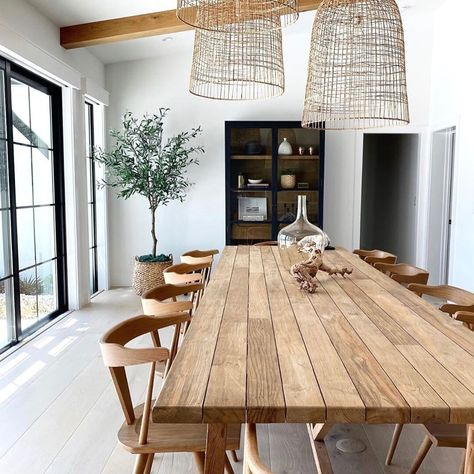 Decorate with Wood and White | So Much Better With Age Oak Dining Room, Rustic Dining Room, Dining Room Inspiration, Oak Dining Table, Rustic Dining, Dining Room Design, Rustic Dining Table, Interior Design Trends, Dining Room Decor