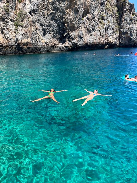 Mamma Mia Greece Trip, Summer In Greece Aesthetic With Friends, Greece Trip With Friends, Italy Girls Trip Aesthetic, Girls Europe Trip, Summer Girls Trip Aesthetic, Greece Girls Trip Aesthetic, Greece Trip Aesthetic, Europe Girls Trip