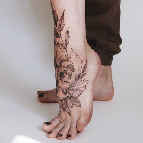 Peonies tattoo Tattoo Shin, Peony Tattoo, Peonies Tattoo, Foot Tattoo, Tattoo Inspo, Flower Tattoo, Peonies, Tatting, Body Art